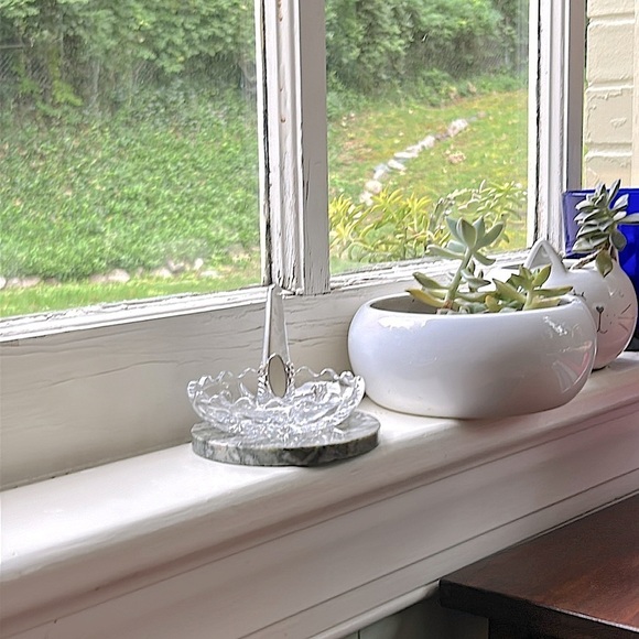 Windowsill Ring Holder 3.5” x 3” Crystal - Picture 2 of 7